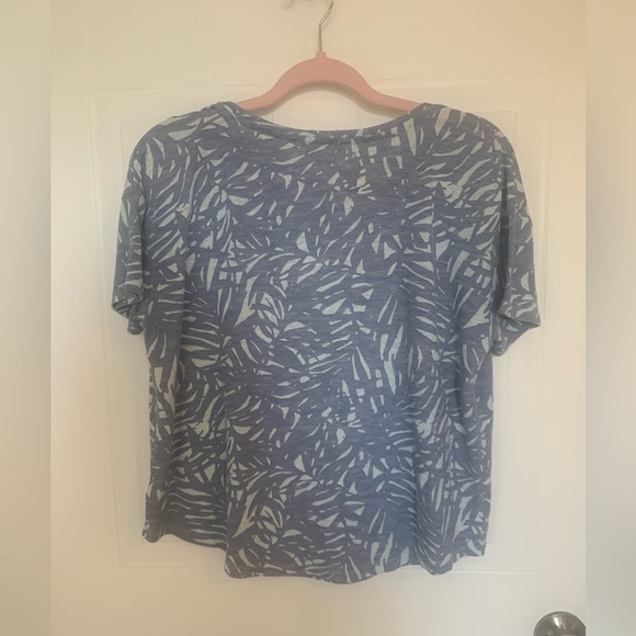 Old Navy short sleeved t-shirt - Picture 5 of 5